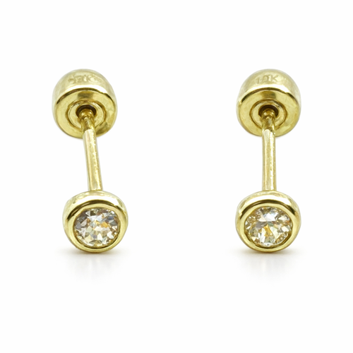 Bisel de 2mm en oro 10K de Joyería ROMA, muestra el acabado brillante y la textura del bisel en oro amarillo.