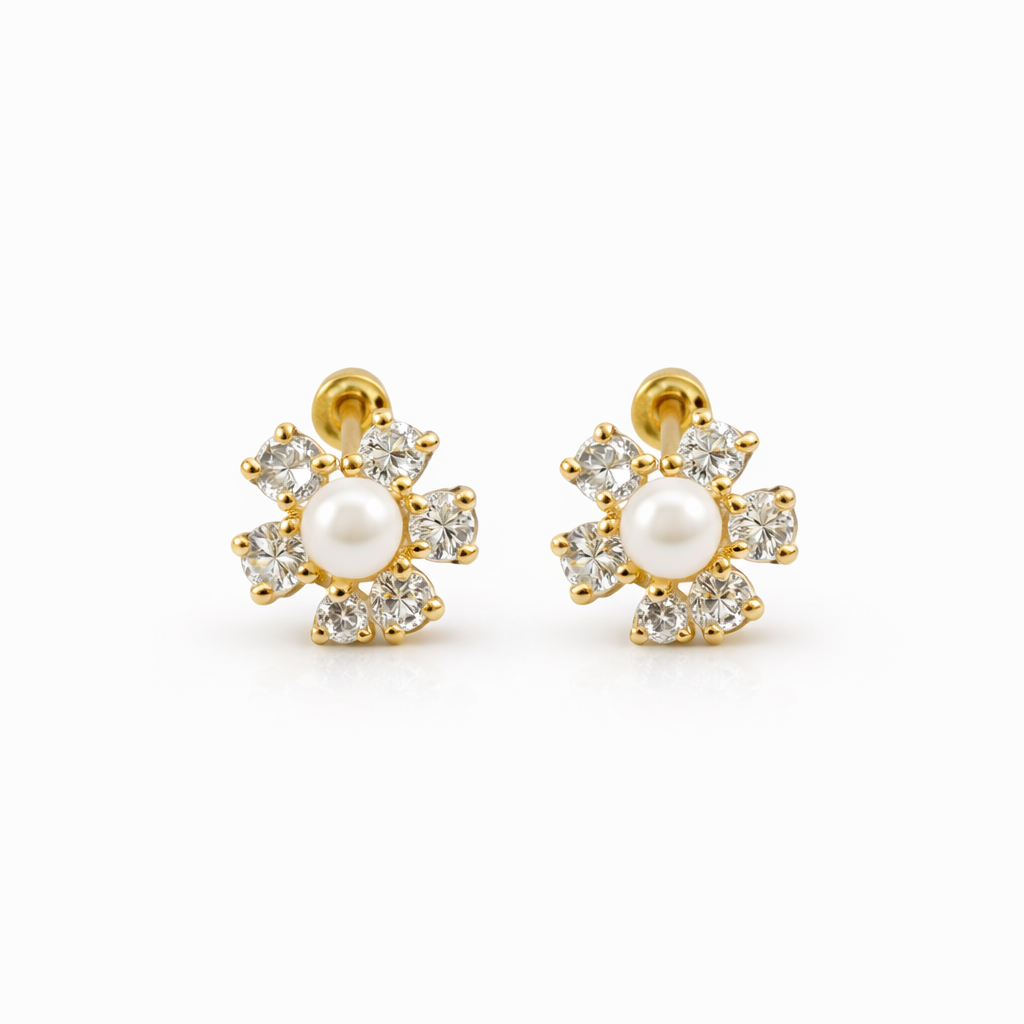 Broquel de flor con perla en oro 10K de Joyería ROMA, mostrando detalles delicados y elegante diseño floral.