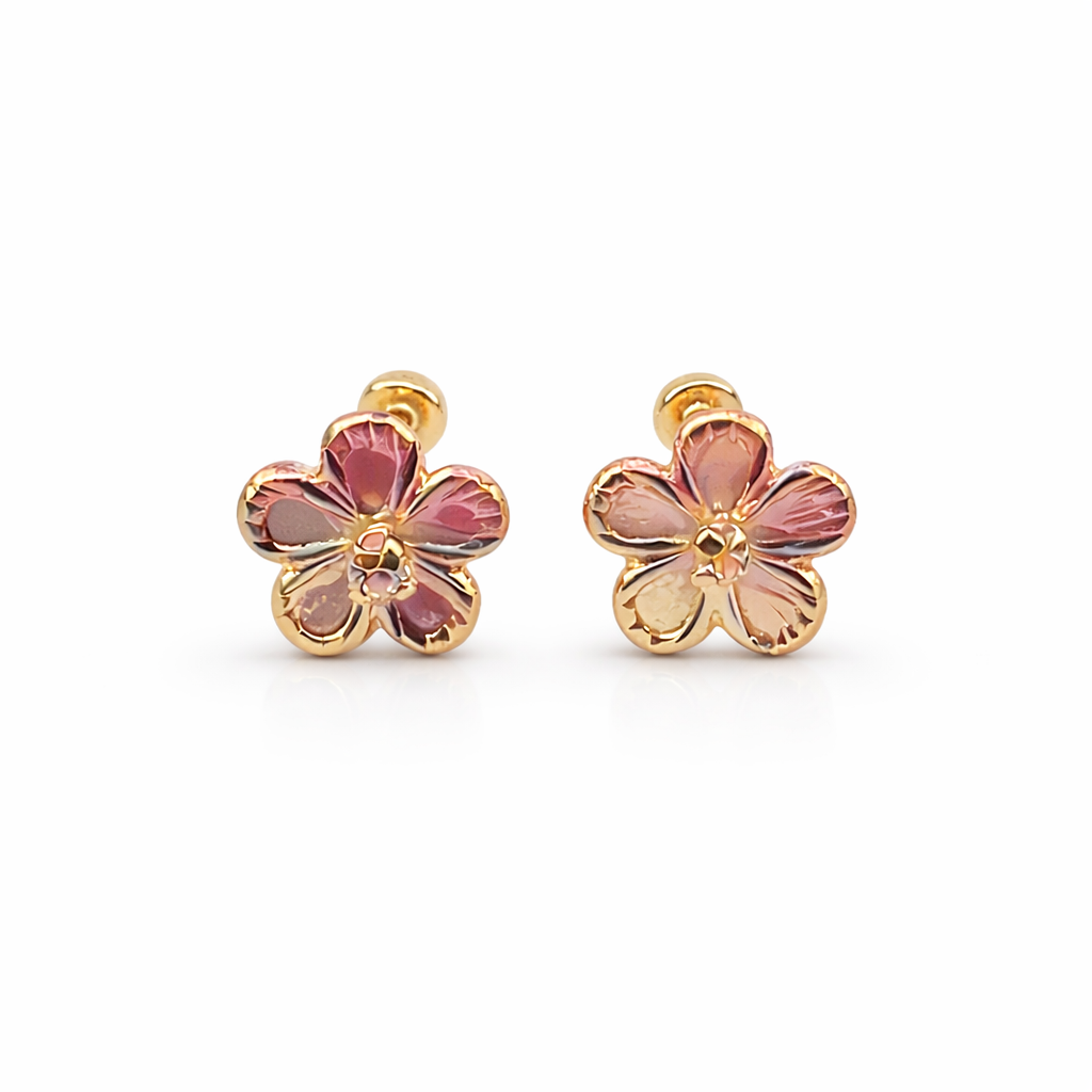 Broquel flor tricolor en oro 10K de Joyería ROMA con diseño delicado y detalles en múltiples tonos.