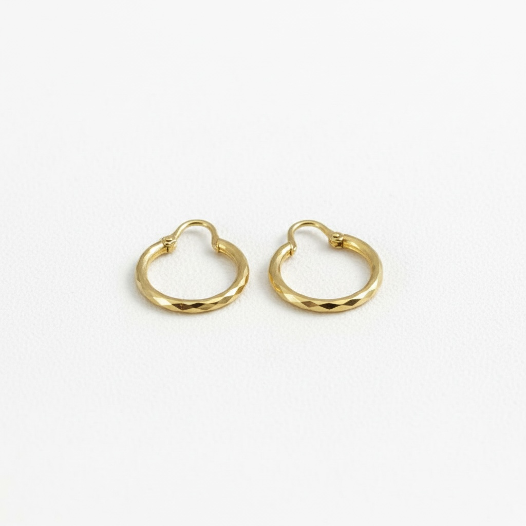 Cadena de oro 10K de 1.5cm de grosor, joyería Roma, con detalles facetados en un diseño elegante y brillante.