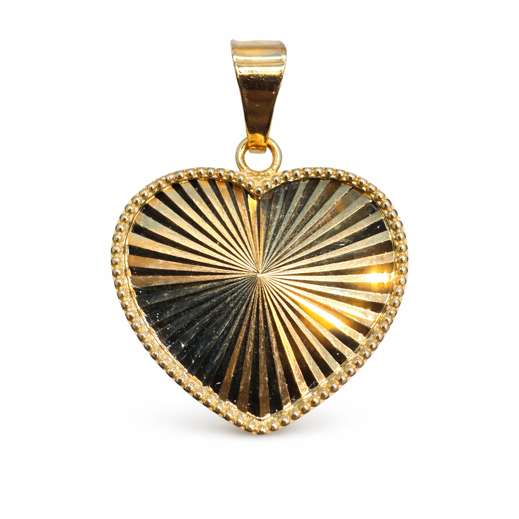 Corazón radiante en oro 10K de Joyería ROMA, colgante delicado con diseño elegante y brillante acabado dorado.