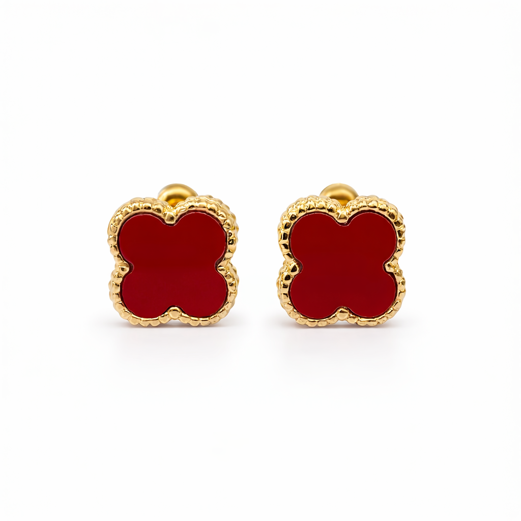 Broquel trébol en oro de 10K de la joyería ROMA, con acabado en color vibrante y diseño elegante.