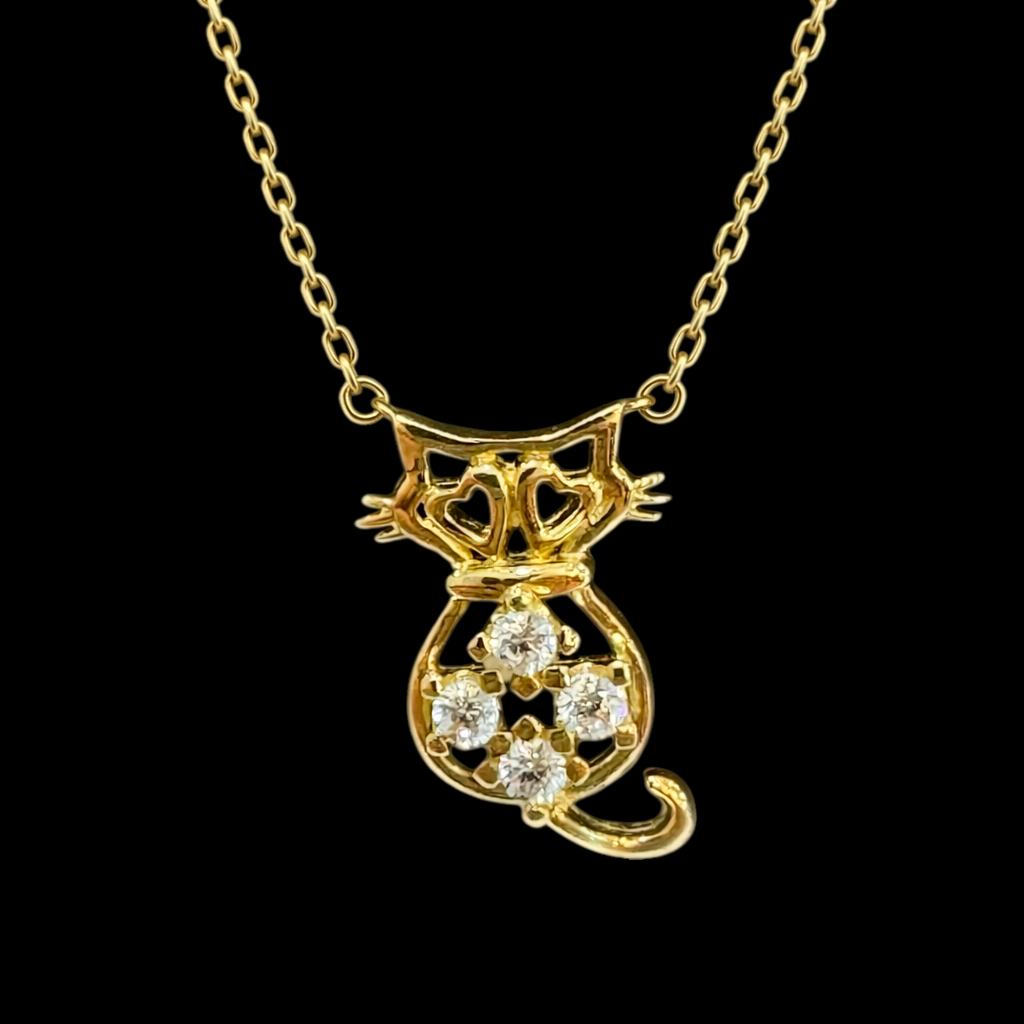 Gargantilla de gato con zirconias en oro 10K, joyería ROMA, detalle de la pieza con acabado brillante y diseño delicado