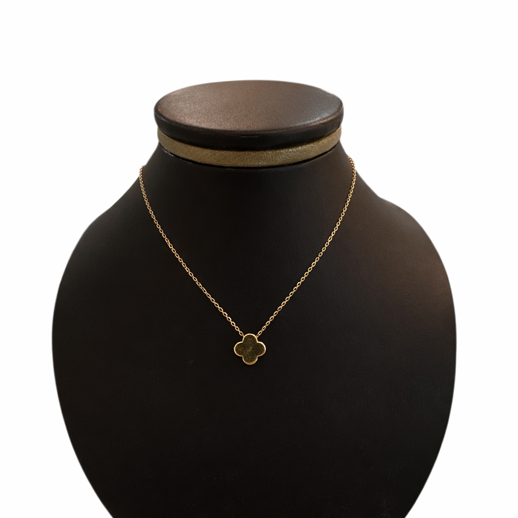 Gargantilla de trébol liso en oro 10k de Joyería ROMA, diseño elegante y sencillo en color dorado brillante.