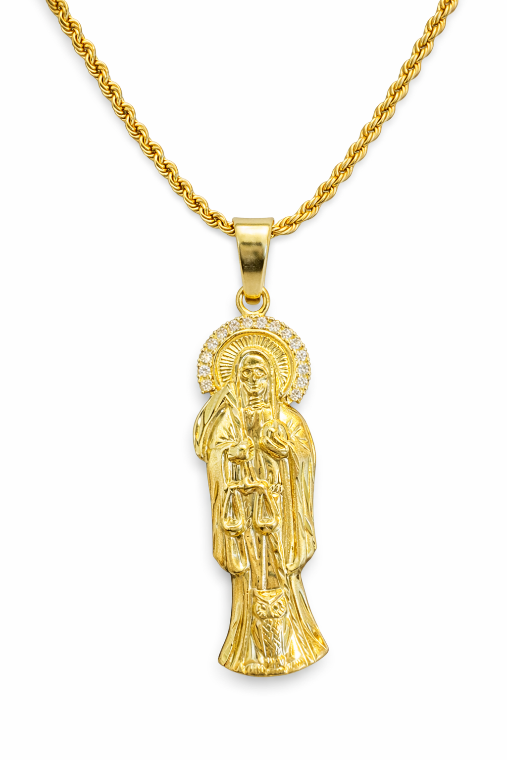 Santa Muerte con zirconias en oro 10K, figura de joyería con detalles brillantes y elegante acabado dorado.