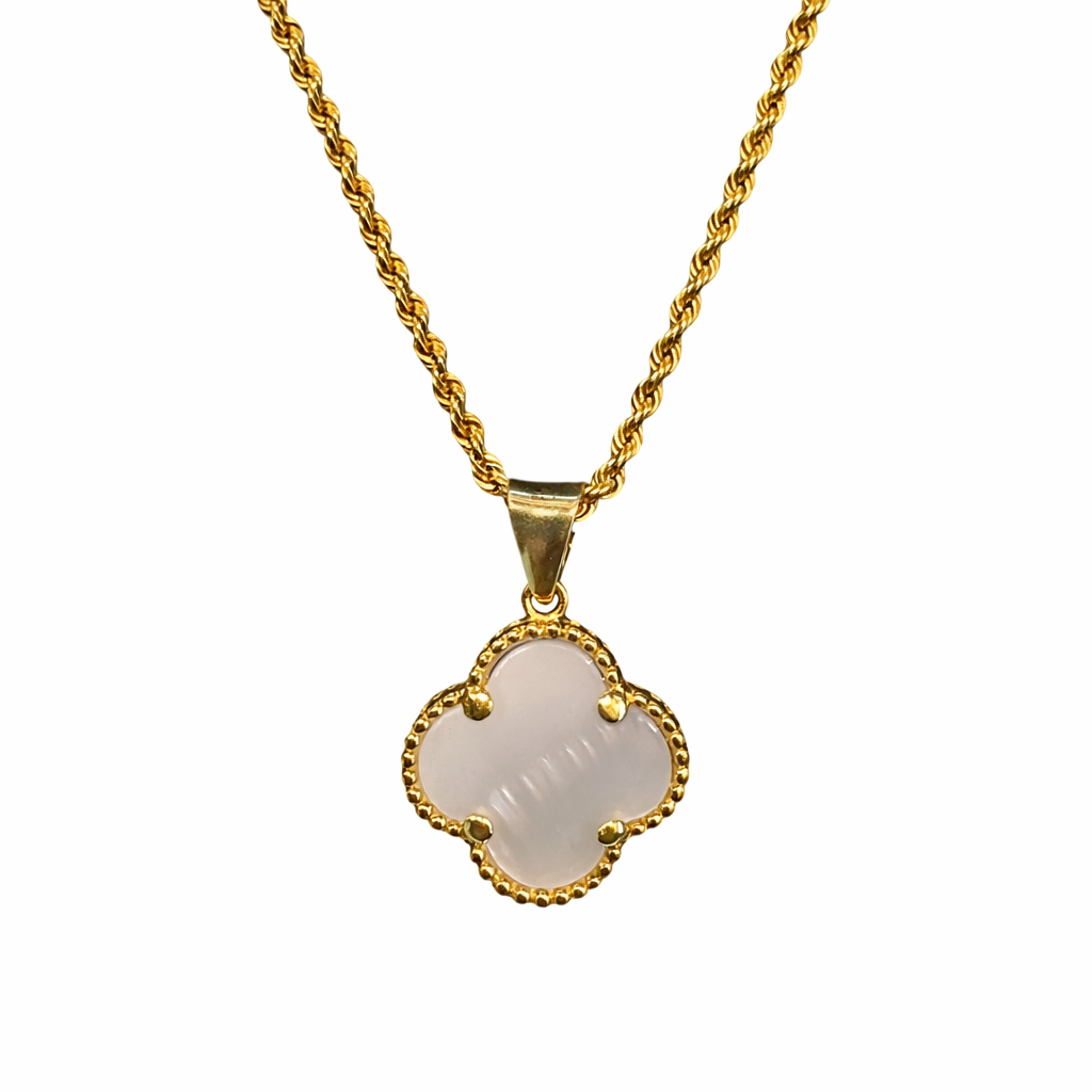 Trébol de oro 10k con piedra blanca, joyería elegante y delicada, diseñado por Joyería ROMA en acabado brillante.