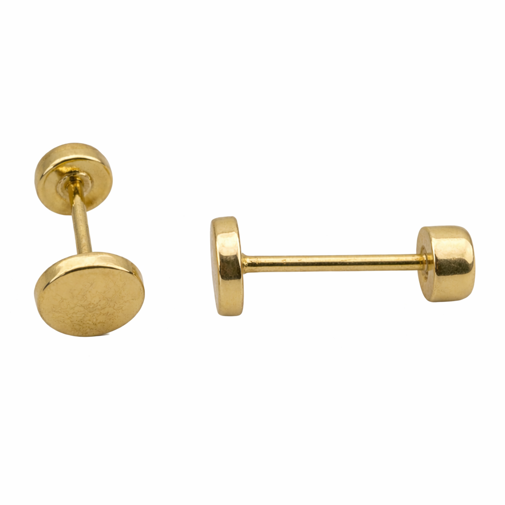 Broquel disco liso en oro de 10K de Joyería ROMA, muestra su superficie brillante y diseño simple y elegante.