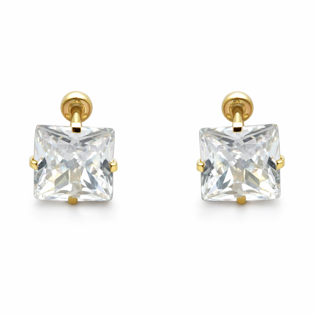 Arete recto cuadrado en oro 10K de Joyería ROMA, con acabado brillante de 7 mm de grosor.