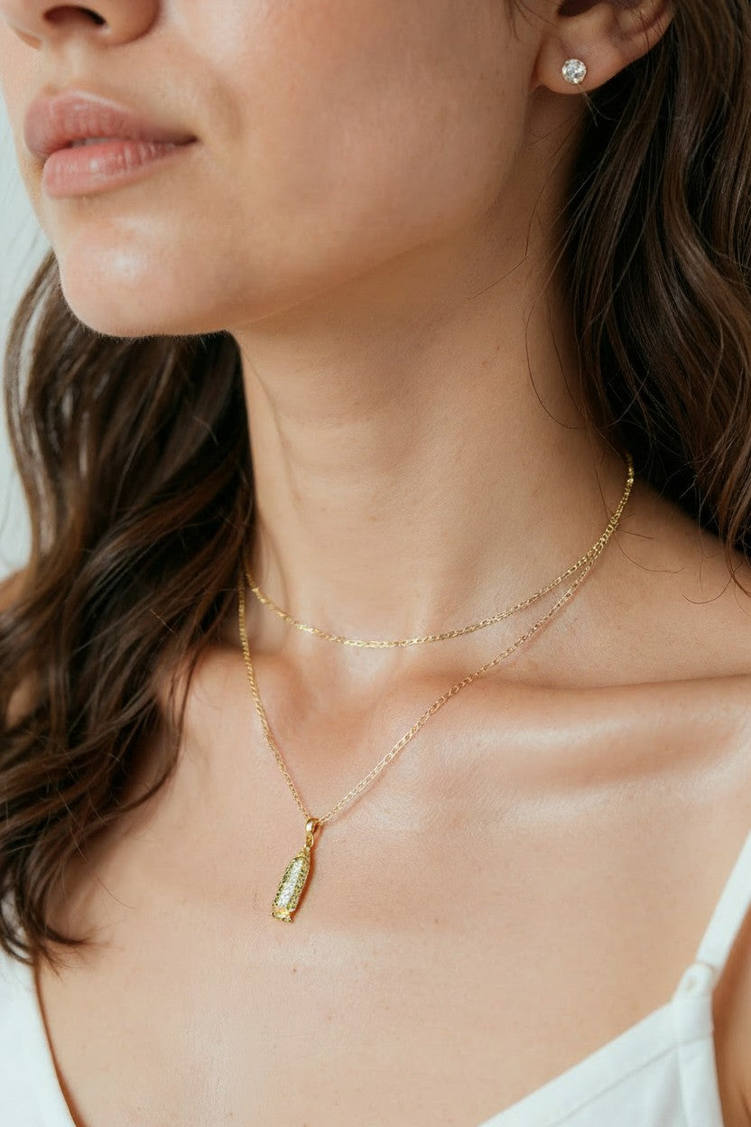 Dije Mini Virgen de Guadalupe con Zirconias – Oro 10K