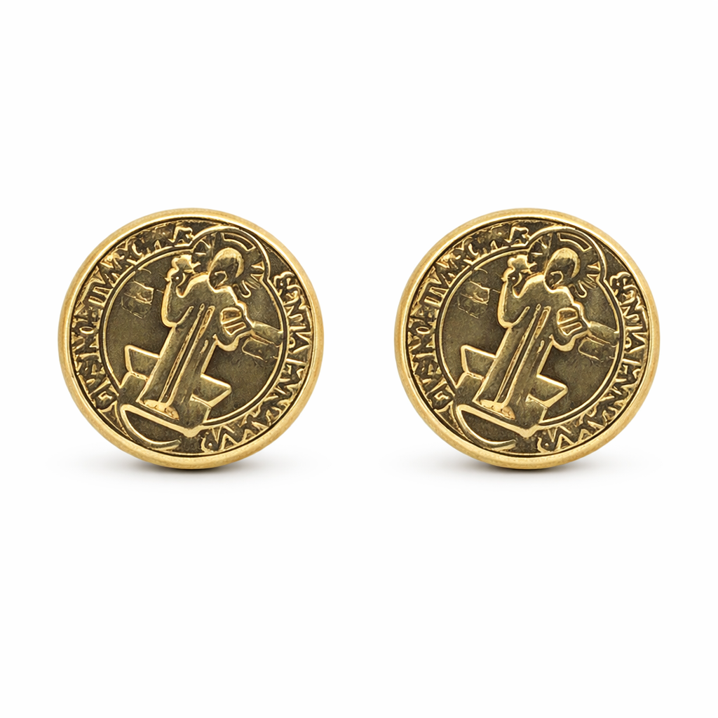 Broquel San Benito en oro de 10K con diseño detallado, joyería ROMA, pieza de joyería de protección y fe en oro amarillo