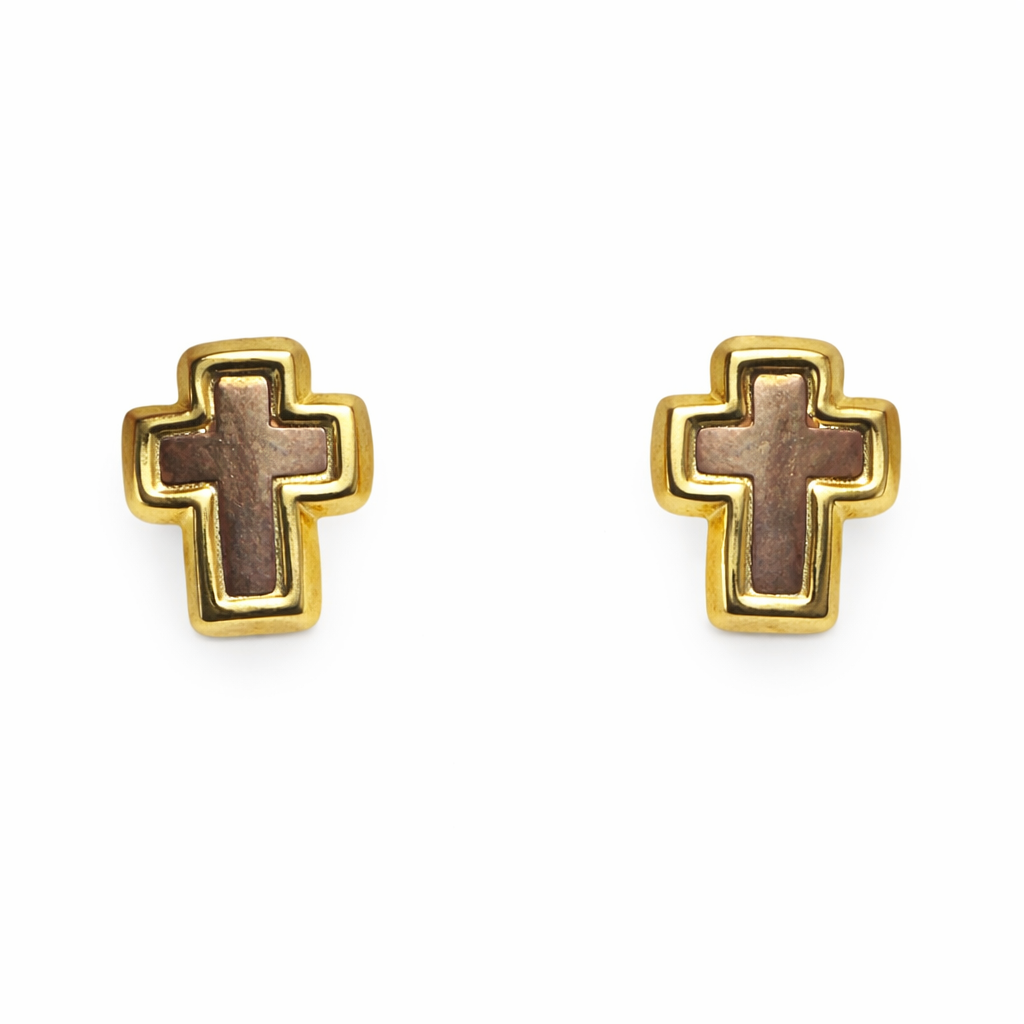 Broquel cruz bicolor en oro 10K de Joyería ROMA, diseño elegante con acabado en tonos dorados y plateados.