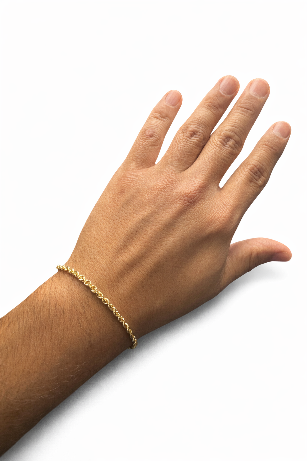 Pulso torzal de oro 10K de Joyería ROMA mostrando el diseño delicado y brillante del accesorio.