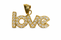Cadena LOVE con zirconias en oro 10K, joyería Roma, detalle de la pieza con brillo y diseño elegante en imagen.
