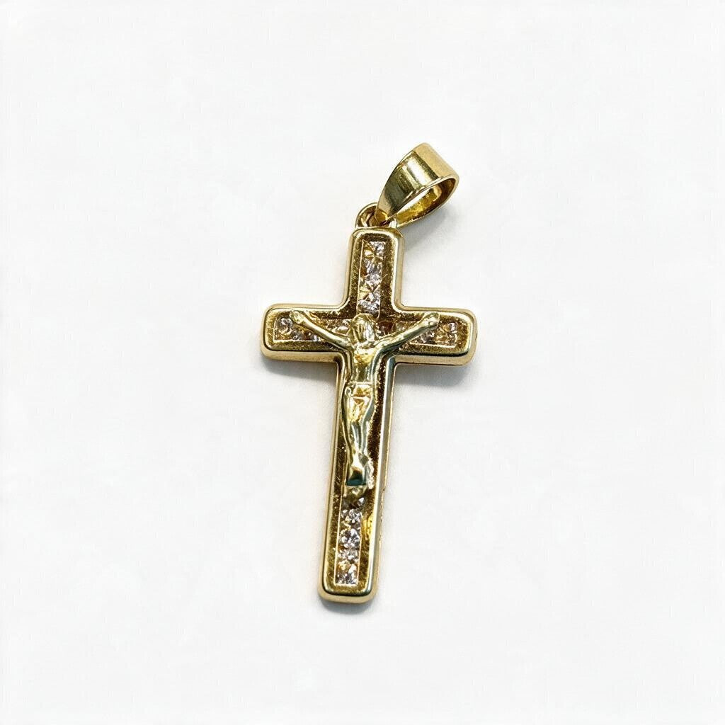Dije de Crucifijo con Zirconias de Oro 10K