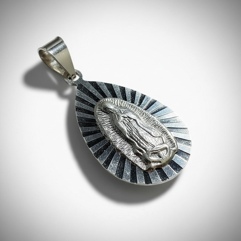 Dije Gota Virgen de Guadalupe Facetado – Plata .925
