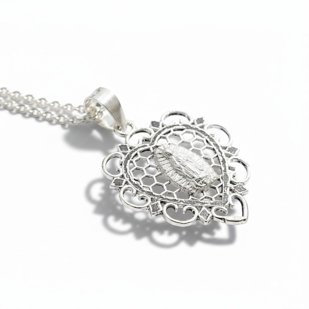 Dije Corazón Calado con Virgen de Guadalupe – Plata .925