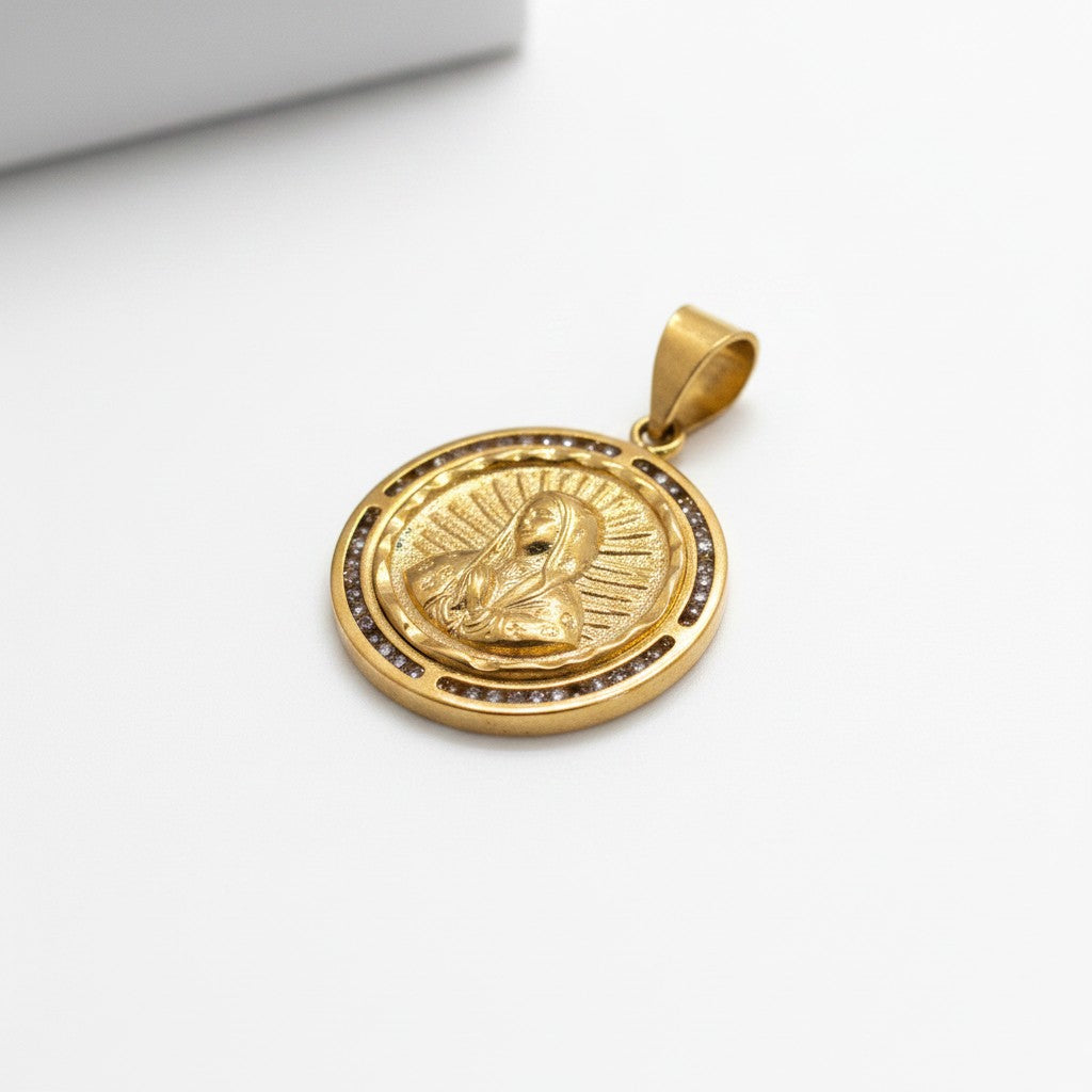 Dije Redondo de Virgen de Guadalupe con Zirconias – Oro 10K
