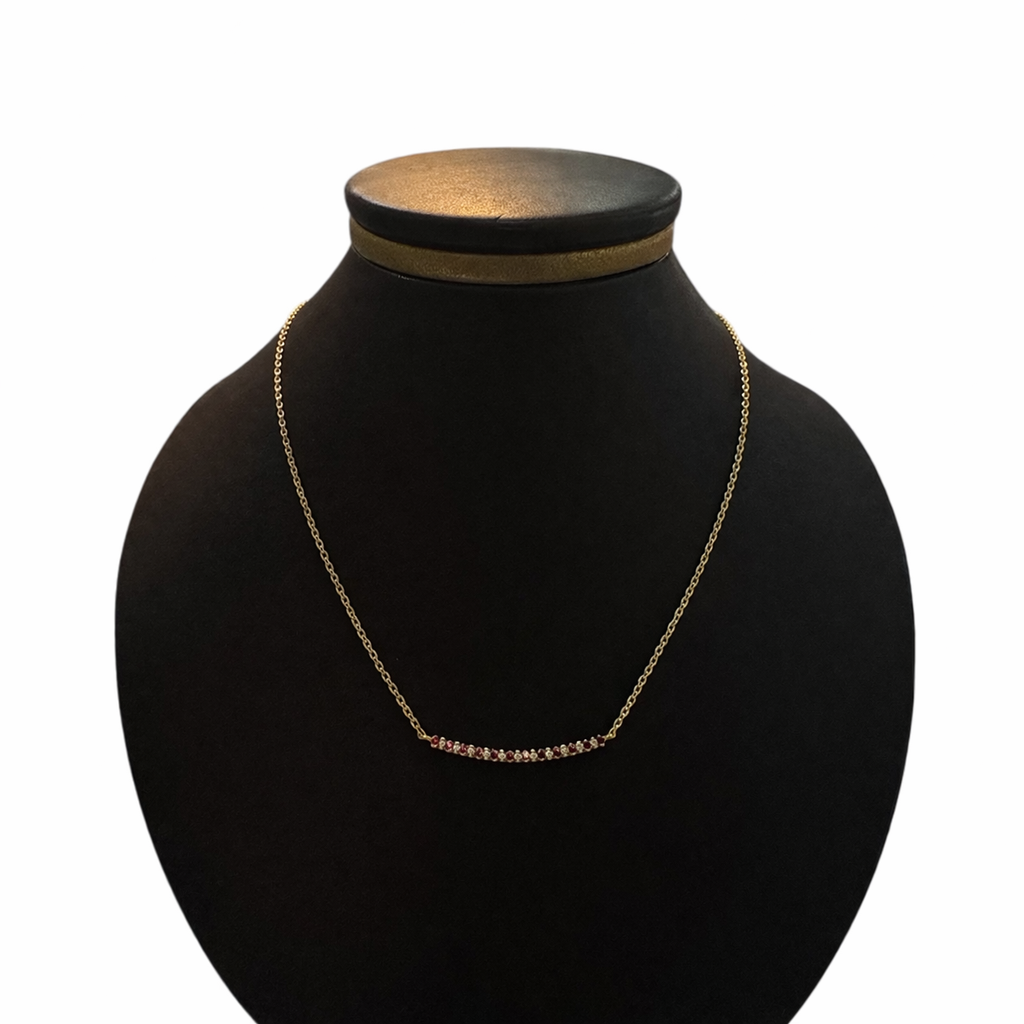 Gargantilla de oro 10K con barra y zirconias rosas de joyería ROMA, diseño delicado y elegante para mujer.