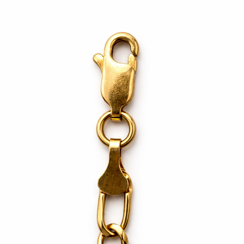 Pulso Cartier clásico en oro de 14K con diseño elegante, en una imagen que muestra el brillo y acabado del reloj de Joyería Roma.