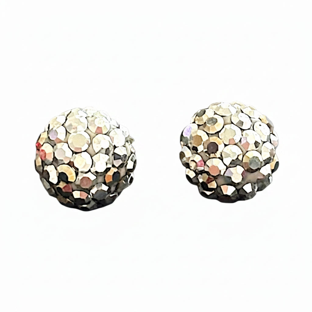 Broquel de pasta multicolor en plata .925 con acabado plateado, diseñado por Joyería ROMA, muestra detalles coloridos y elegantes.