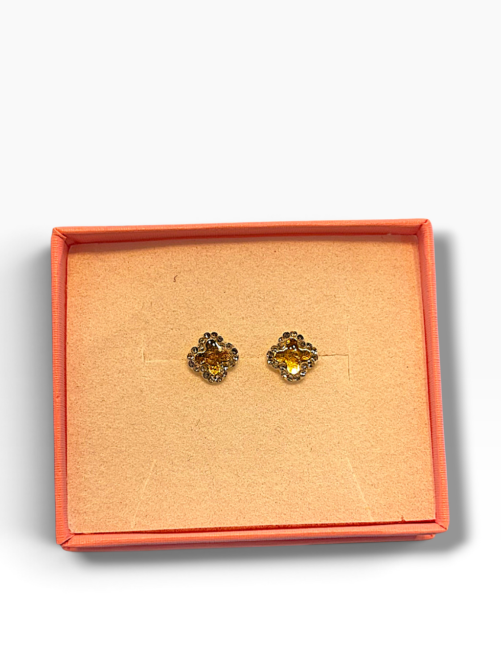 Broquel de trébol con zirconias en oro 10K, joyería ROMA, diseño elegante y brillante para mujer.