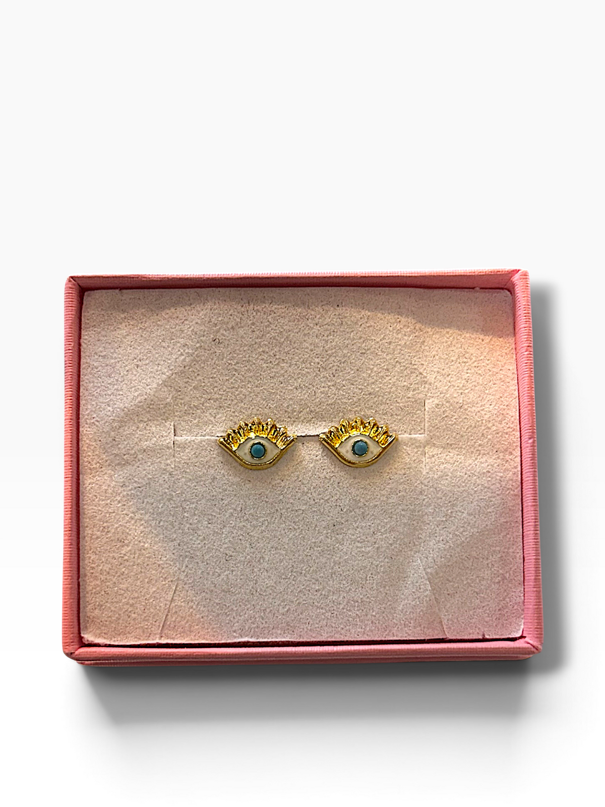Broquel ojo con pestañas en oro 10K, diseño elegante, de la joyería ROMA, muestra detalles finos y acabado brillante