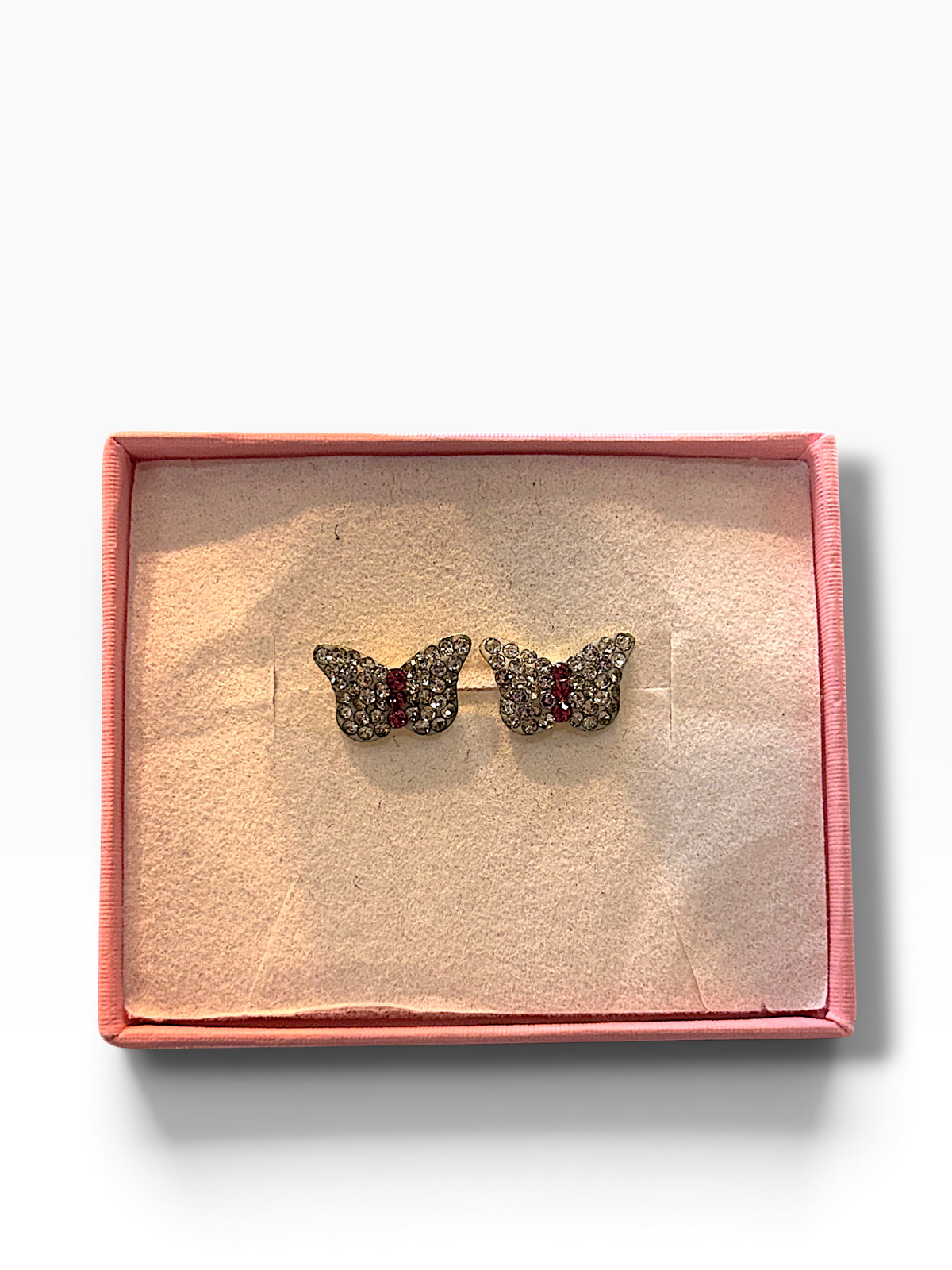 Broquel de mariposa con zirconias en oro 10K, joyería Roma, diseño delicado y brillante para ocasiones especiales