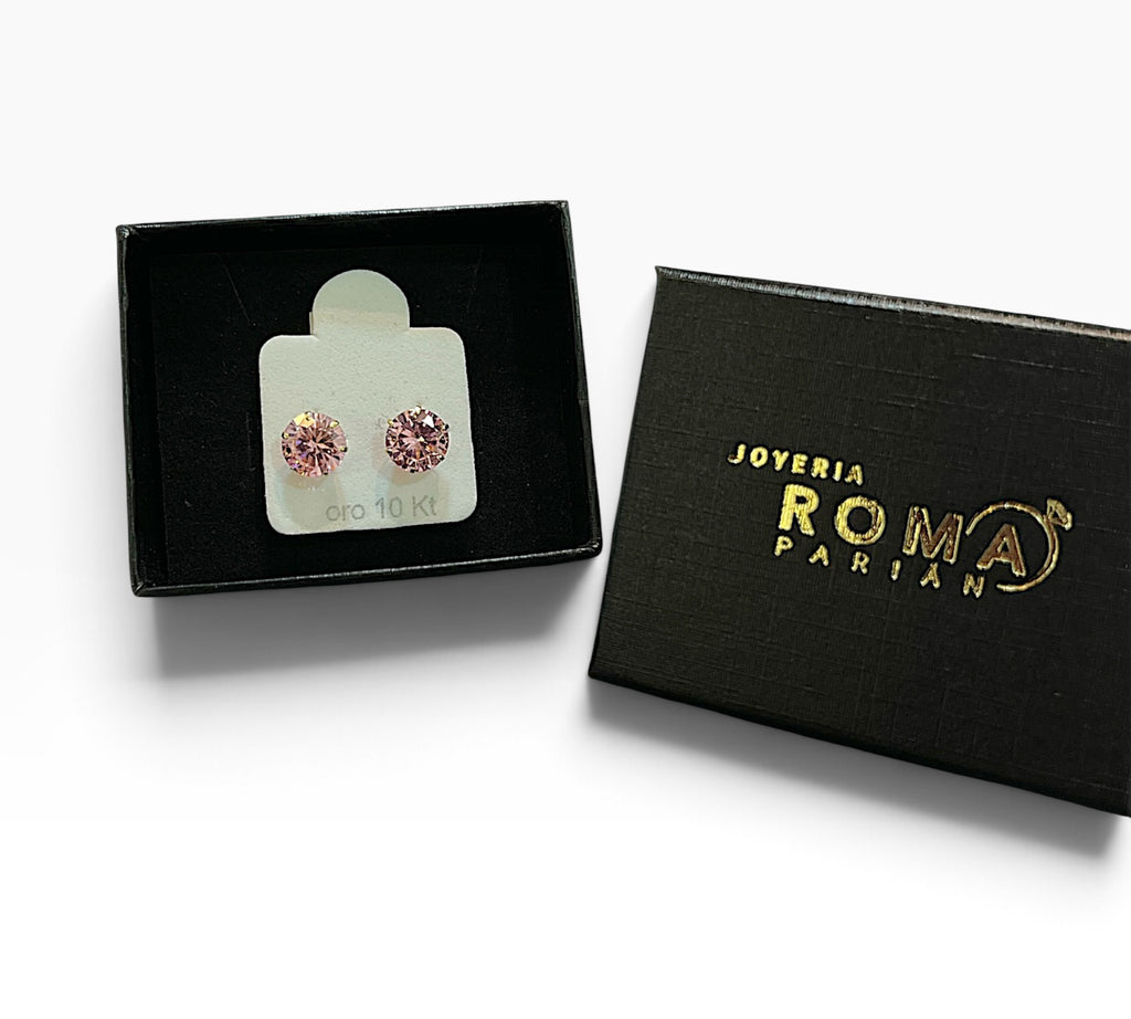 Anillo recto color oro 8mm de oro 10K de Joyería ROMA, diseño elegante y brillante en acabado dorado.