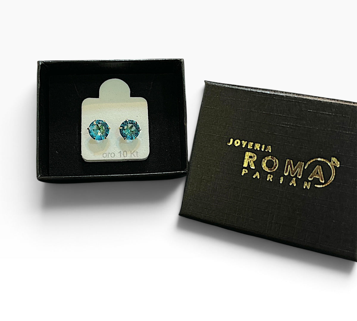 Arete recto de 7mm en oro 10K de Joyería ROMA, diseño elegante y clásico en color oro.