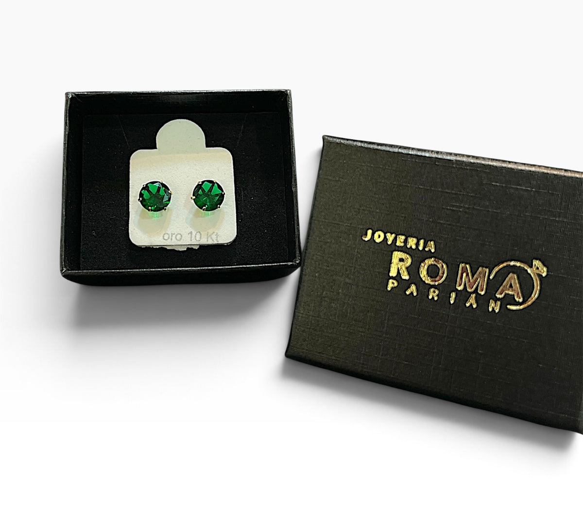 Arete recto de oro 10K color oro 8mm de Joyería ROMA, mostrando su diseño simple y elegante en imagen.