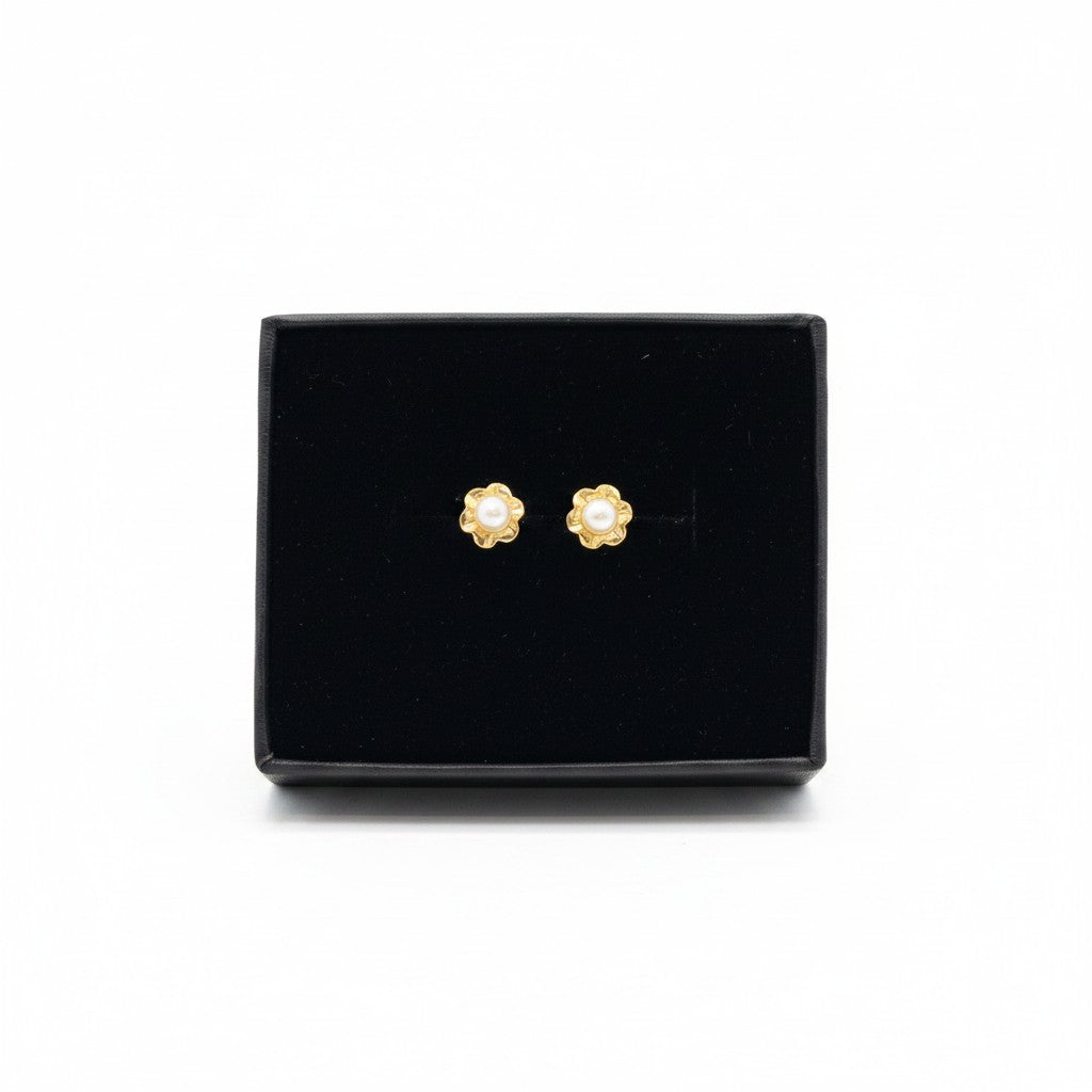 Broquel de Flor con Perla de Oro 10K