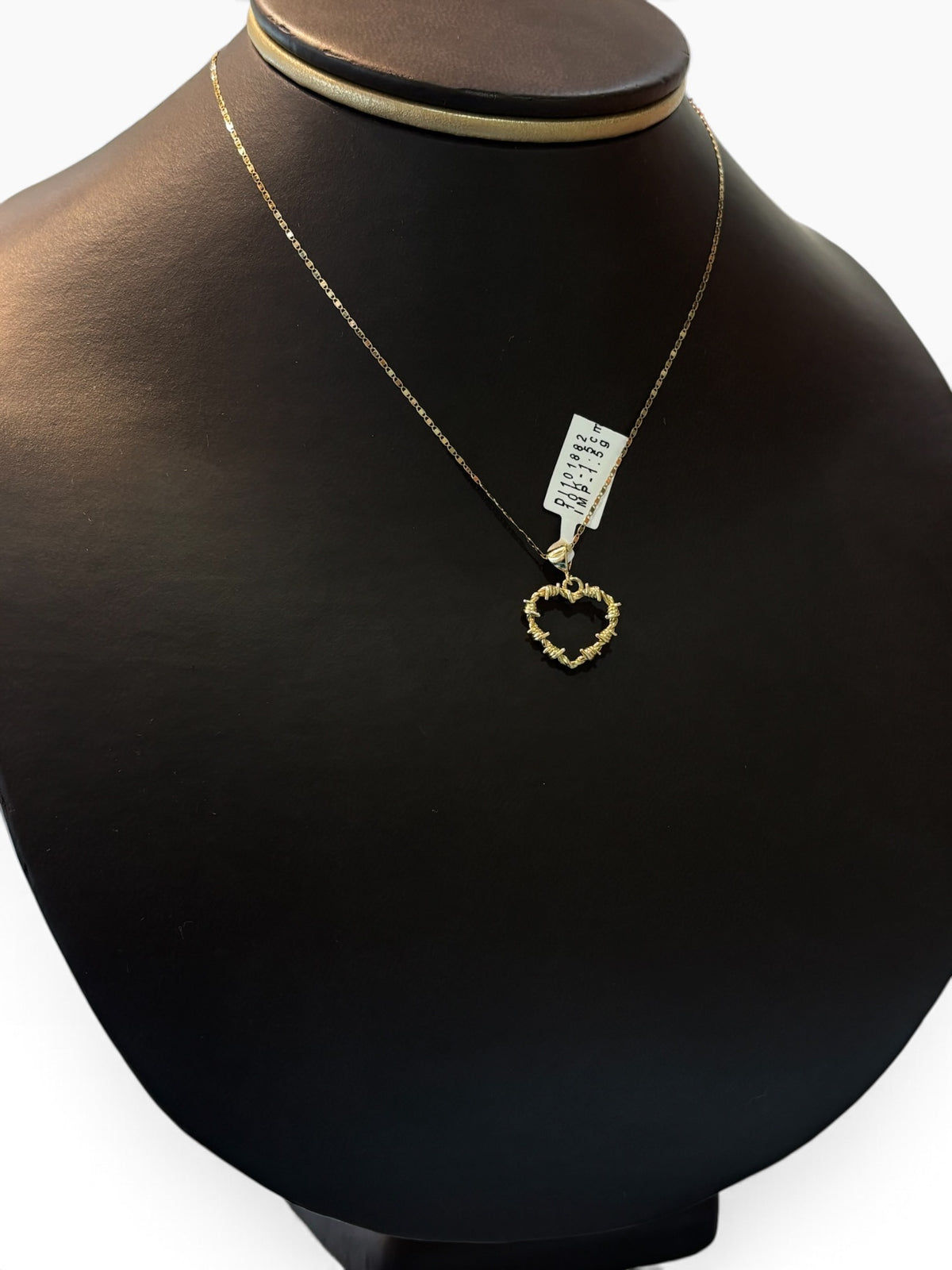 Dije Corazón de Alambre de Púas Oro 10K
