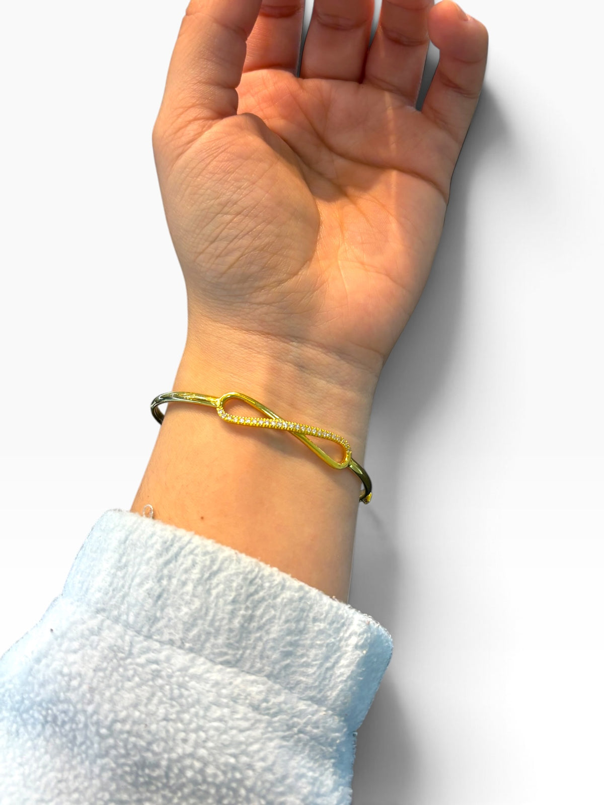 Aro Infinito con Zirconias Oro 10K