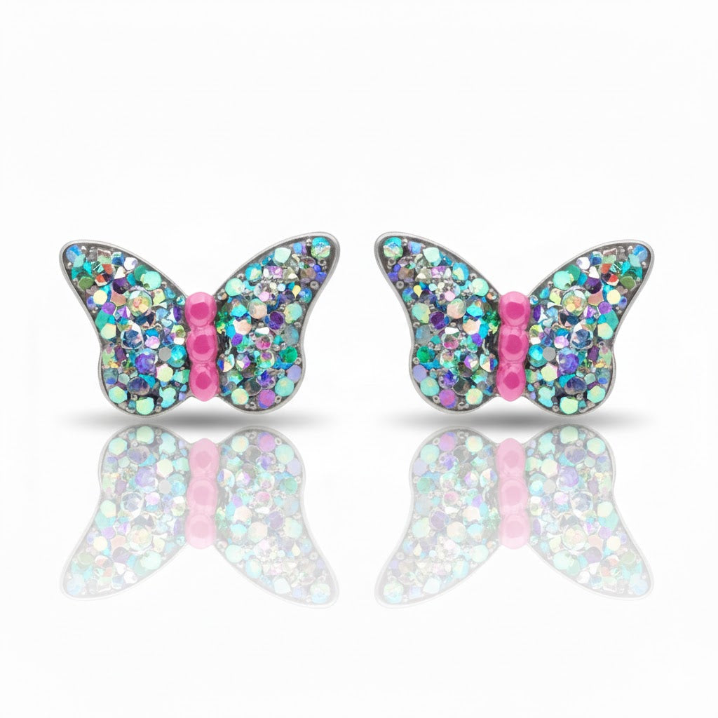 Broquel de mariposa con zirconias en oro 10K, joyería elegante y delicada de diseño floral.
