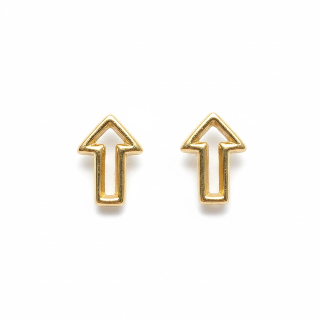 Broquel Flecha de oro 10K de Joyería ROMA, joya elegante con diseño de flecha en acabado brillante.