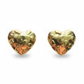 Broquel de corazón grabado en oro 10K de Joyería ROMA, con diseño elegante y acabado brillante.