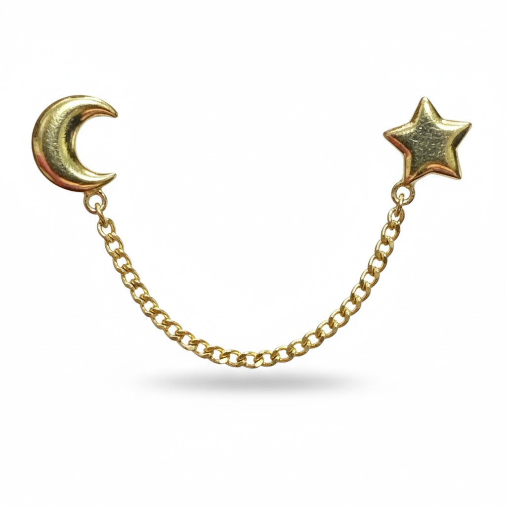 Broquel de oro 10K con doble luna y estrella, acompañado de cadena, diseñado por Joyería ROMA.