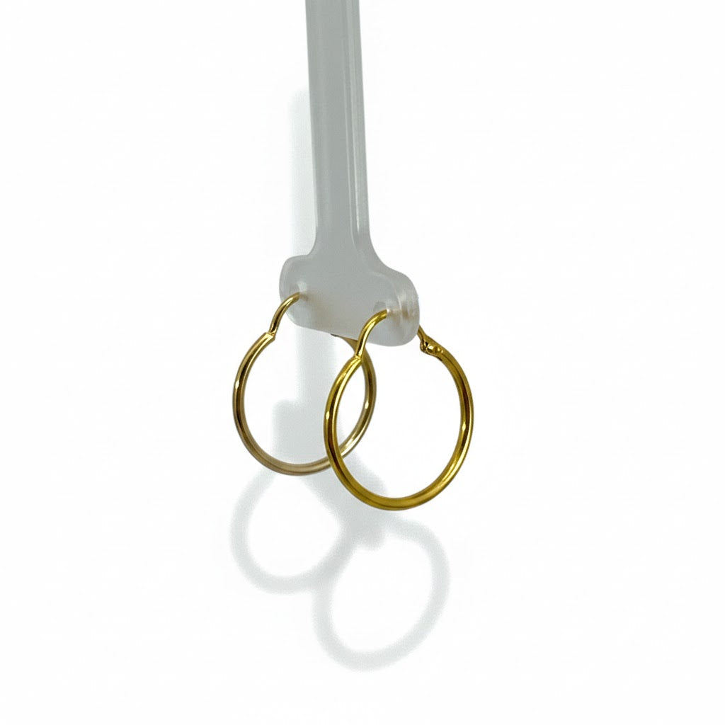 Cadena de oro de 10K con facetada de 2cm, joyería ROMA, muestra el brillo y acabado brillante del diseño.