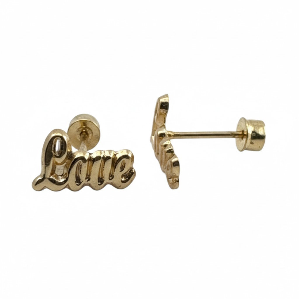 Broquel de oro 10K de Joyería ROMA con diseño de amor, muestra detalles brillantes y elegante acabado en la imagen.