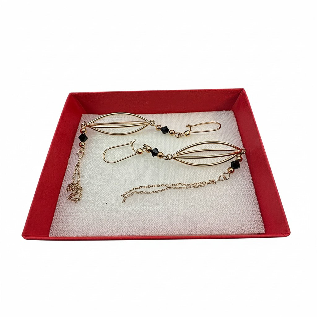 Aretes Largos con Zirconia Negro — Oro 10K