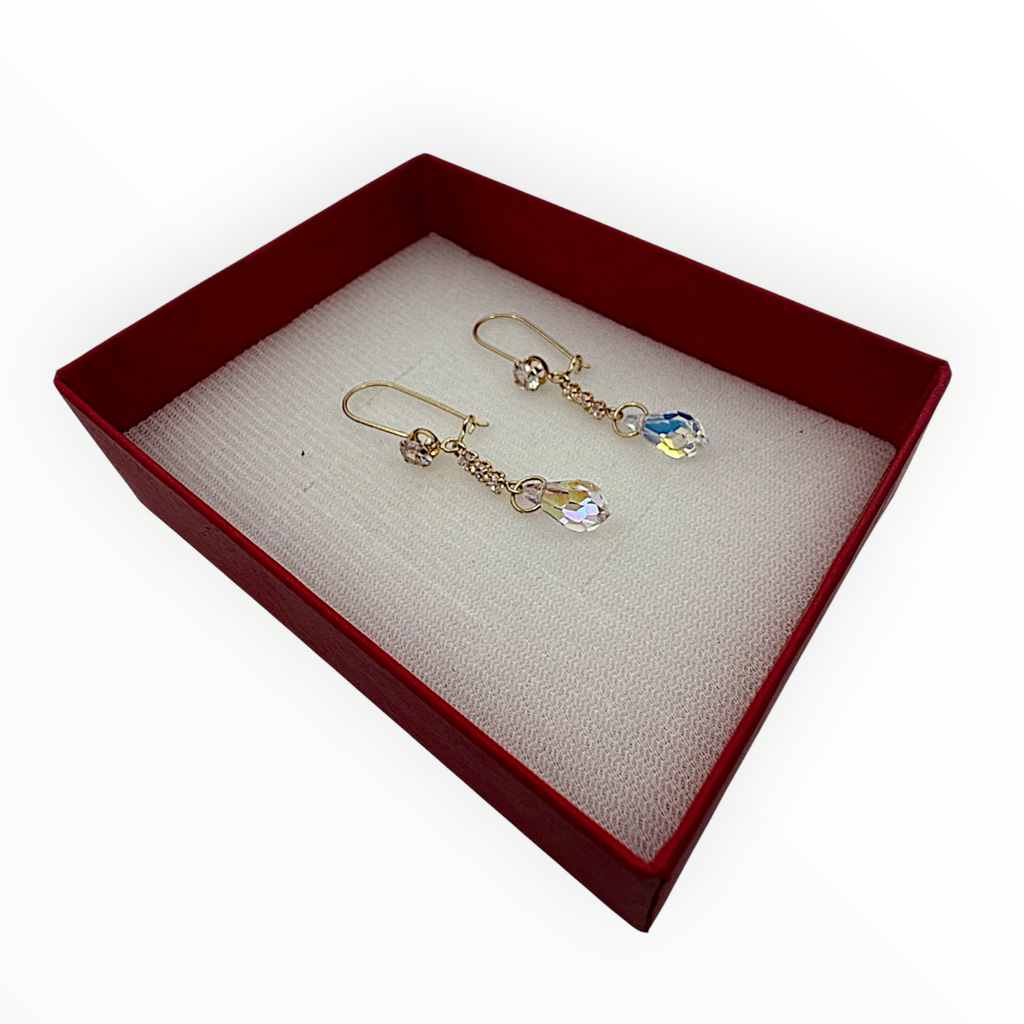Aretes Largos de Oro 10K con Gota de Cristal