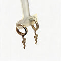 Aretes Huggie con Serpiente - Oro 10K