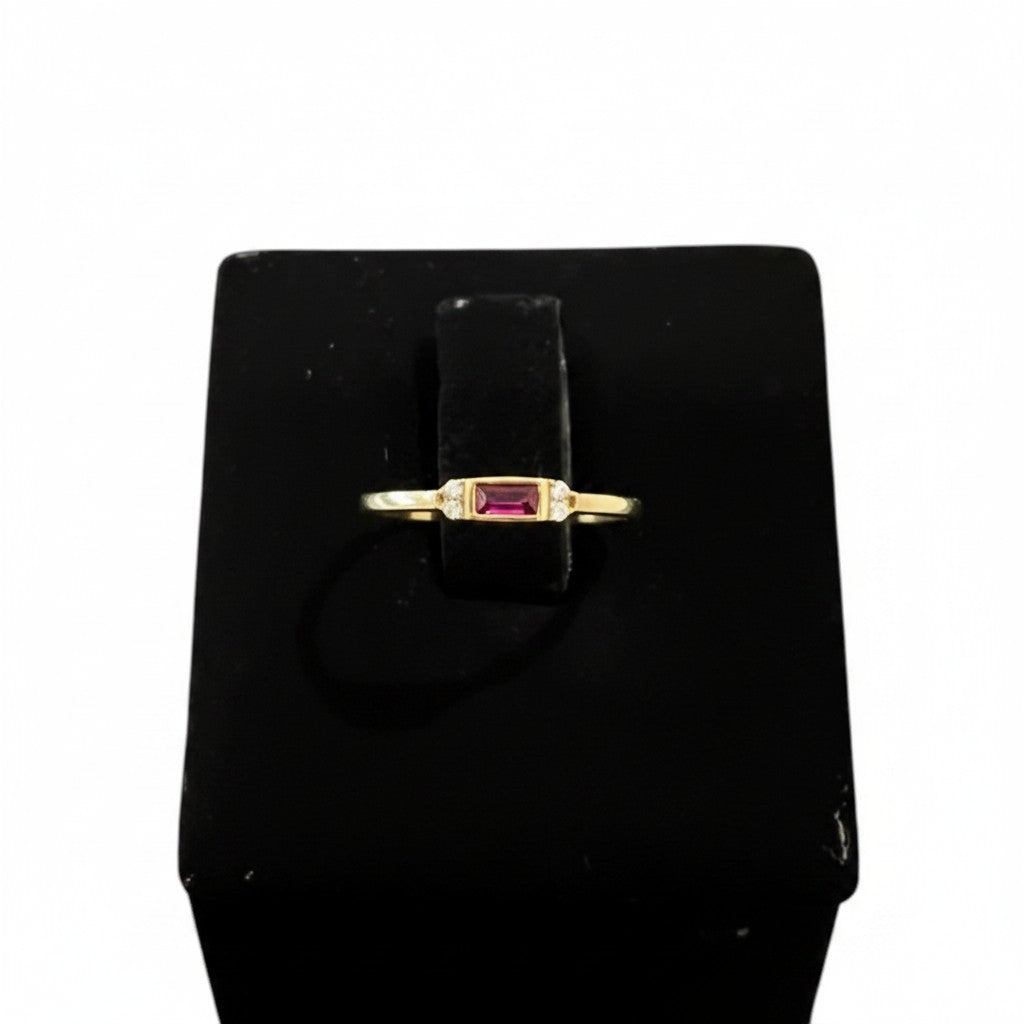 Anillo Solitario con Piedra Roja en Oro 10K