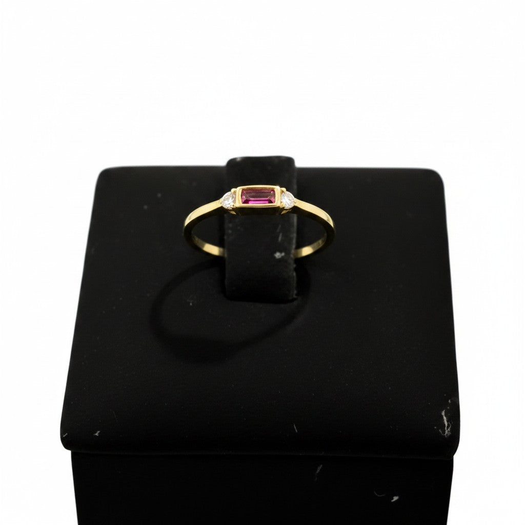 Anillo Solitario con Piedra Roja en Oro 10K