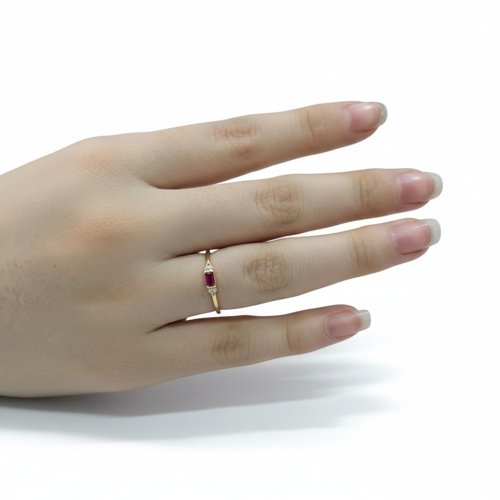 Anillo Solitario con Piedra Roja en Oro 10K