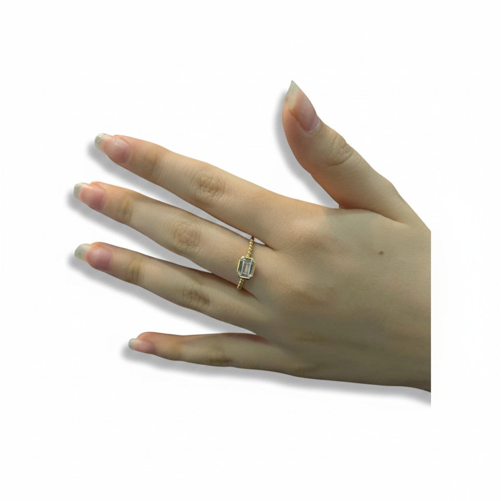 Anillo Solitario Rectangular con Zirconia en Oro 10K