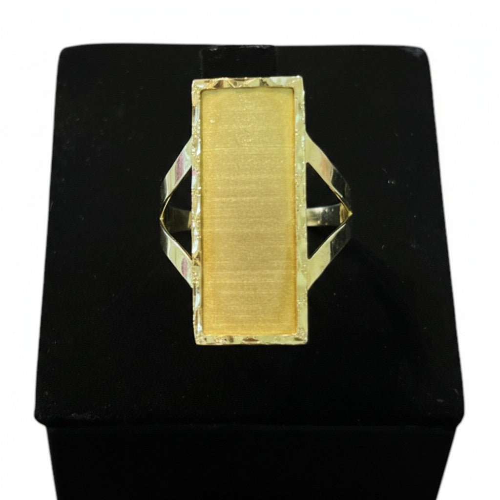Anillo con Placa Rectangular de Oro 10K