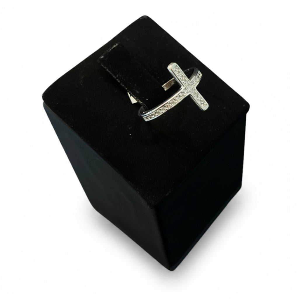 Anillo de Cruz con Zirconias en Oro Blanco 10K