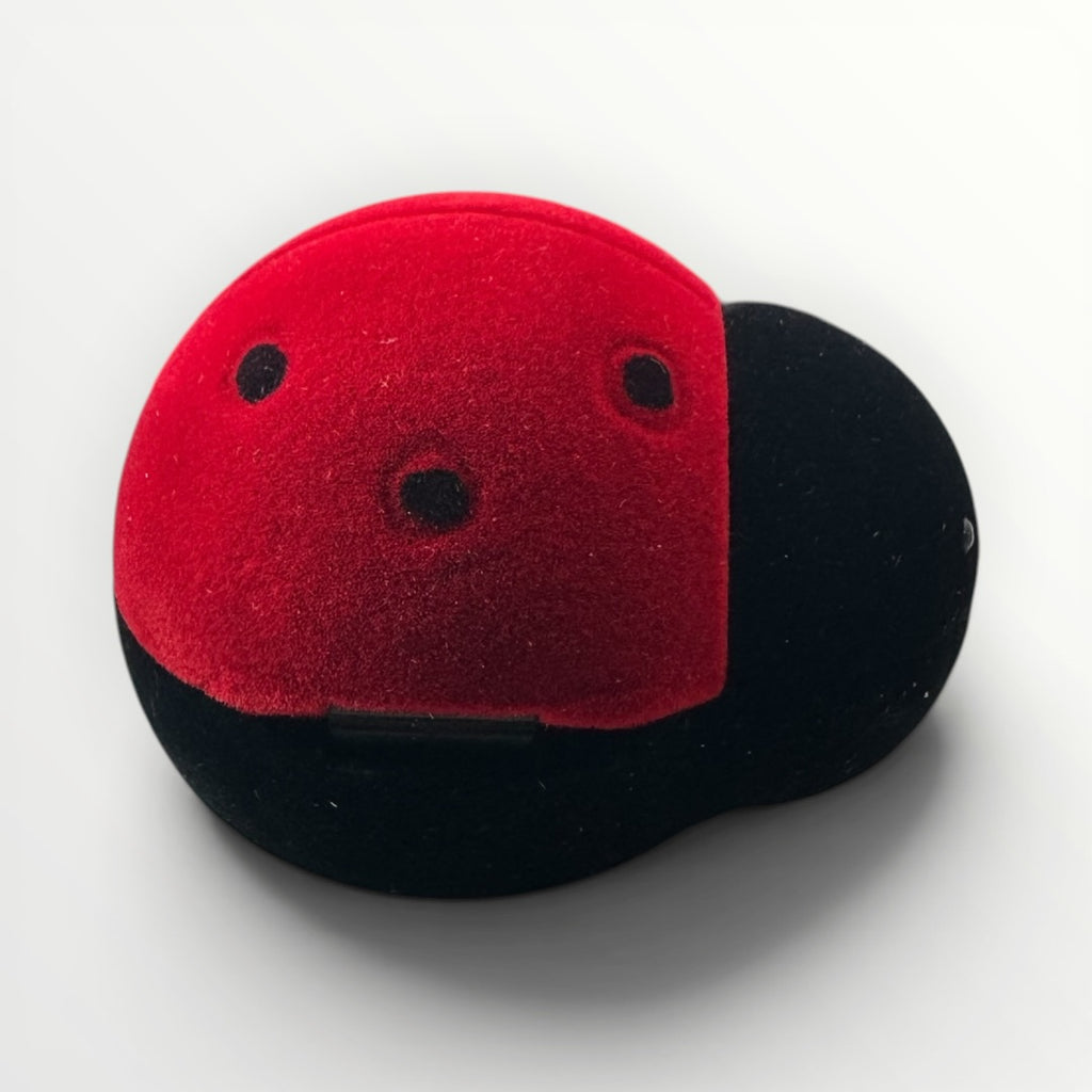 Caja Mariquita para Anillo | Estuche de Gamuza Rojo y Negro