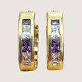 Arracadas Huggie Oro 10K con Zirconias Moradas